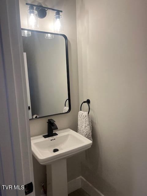 709 North Main Avenue, Unit 4 Erwin, TN 37650 - Photo 8 of 23 IMG_3765