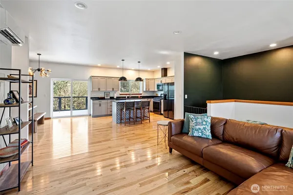 $865,000 | 3040 Classic Avenue Northeast, Bremerton, WA 98310