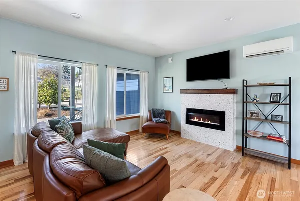 $865,000 | 3040 Classic Avenue Northeast, Bremerton, WA 98310