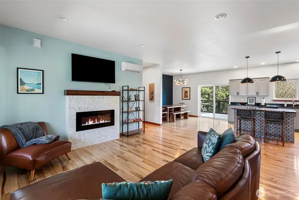 $865,000 | 3040 Classic Avenue Northeast, Bremerton, WA 98310