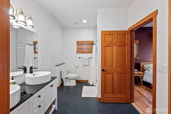 $865,000 | 3040 Classic Avenue Northeast, Bremerton, WA 98310