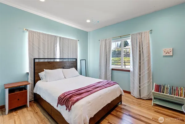 $865,000 | 3040 Classic Avenue Northeast, Bremerton, WA 98310