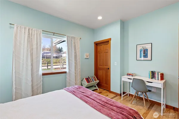 $865,000 | 3040 Classic Avenue Northeast, Bremerton, WA 98310