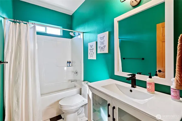 $865,000 | 3040 Classic Avenue Northeast, Bremerton, WA 98310