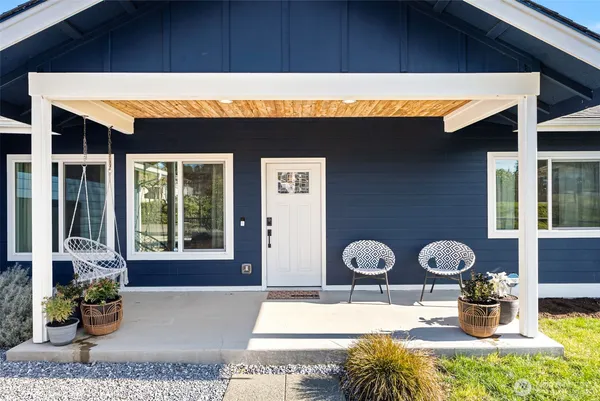 $865,000 | 3040 Classic Avenue Northeast, Bremerton, WA 98310