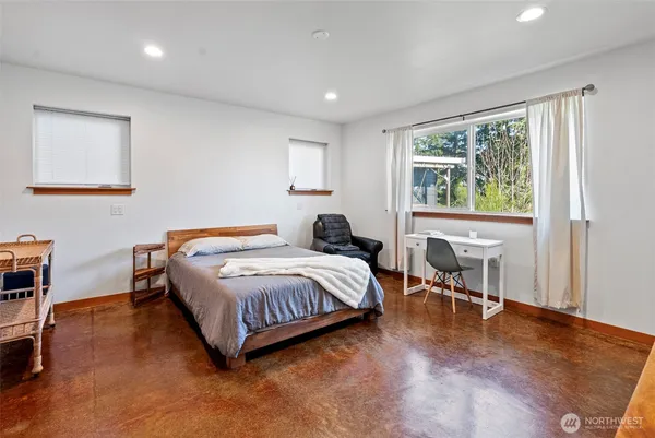 $865,000 | 3040 Classic Avenue Northeast, Bremerton, WA 98310