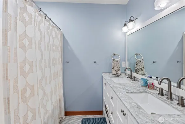 $865,000 | 3040 Classic Avenue Northeast, Bremerton, WA 98310