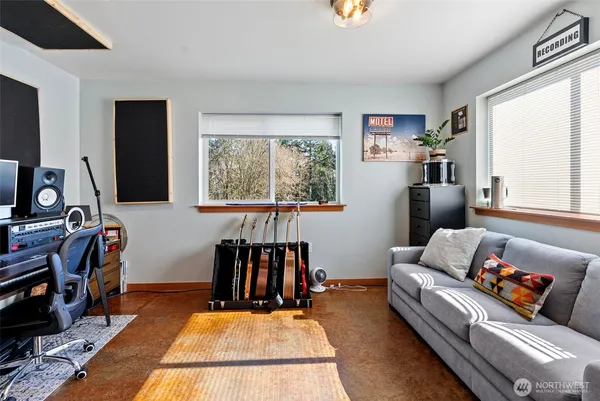 $865,000 | 3040 Classic Avenue Northeast, Bremerton, WA 98310