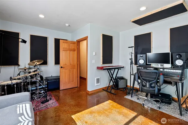$865,000 | 3040 Classic Avenue Northeast, Bremerton, WA 98310
