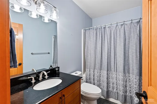 $865,000 | 3040 Classic Avenue Northeast, Bremerton, WA 98310