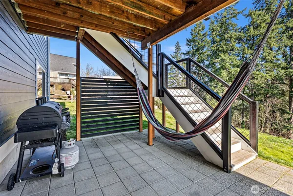 $865,000 | 3040 Classic Avenue Northeast, Bremerton, WA 98310