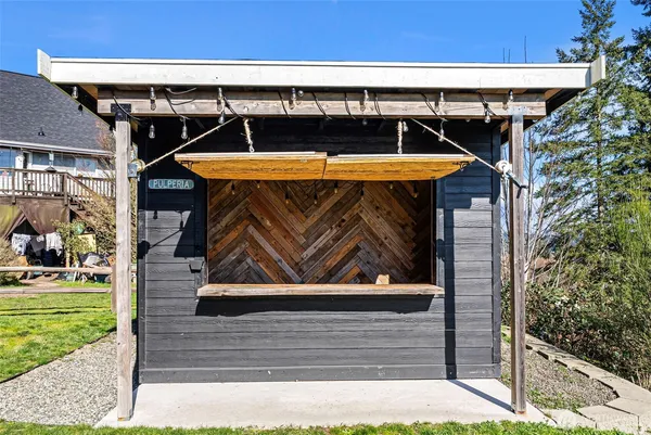 $865,000 | 3040 Classic Avenue Northeast, Bremerton, WA 98310