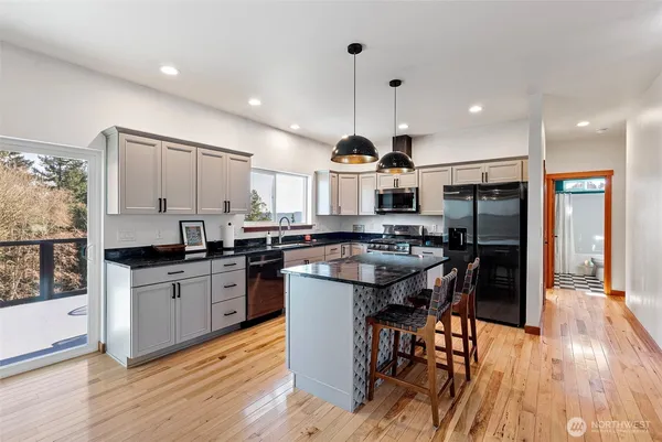 $865,000 | 3040 Classic Avenue Northeast, Bremerton, WA 98310