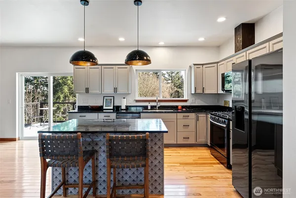 $865,000 | 3040 Classic Avenue Northeast, Bremerton, WA 98310