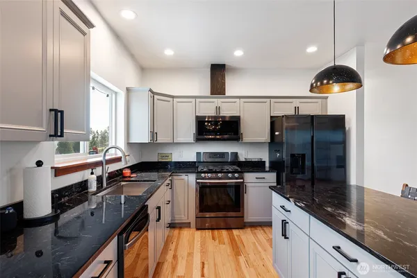 $865,000 | 3040 Classic Avenue Northeast, Bremerton, WA 98310