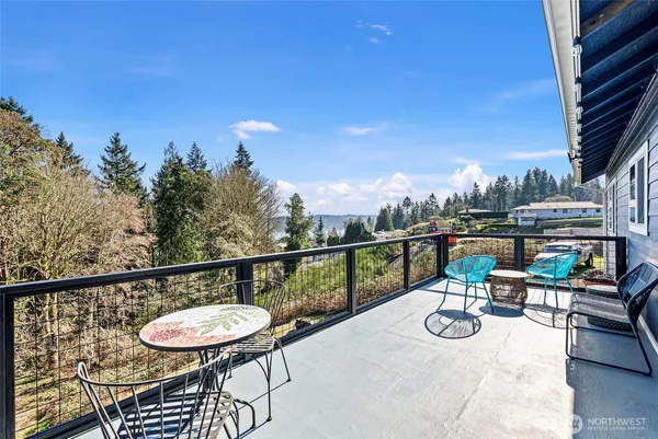 $865,000 | 3040 Classic Avenue Northeast, Bremerton, WA 98310