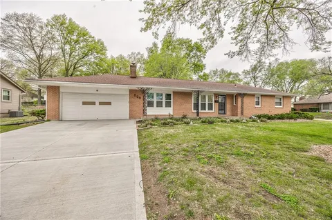 $220,000 | 808 North Apache Drive, Independence, MO 64056