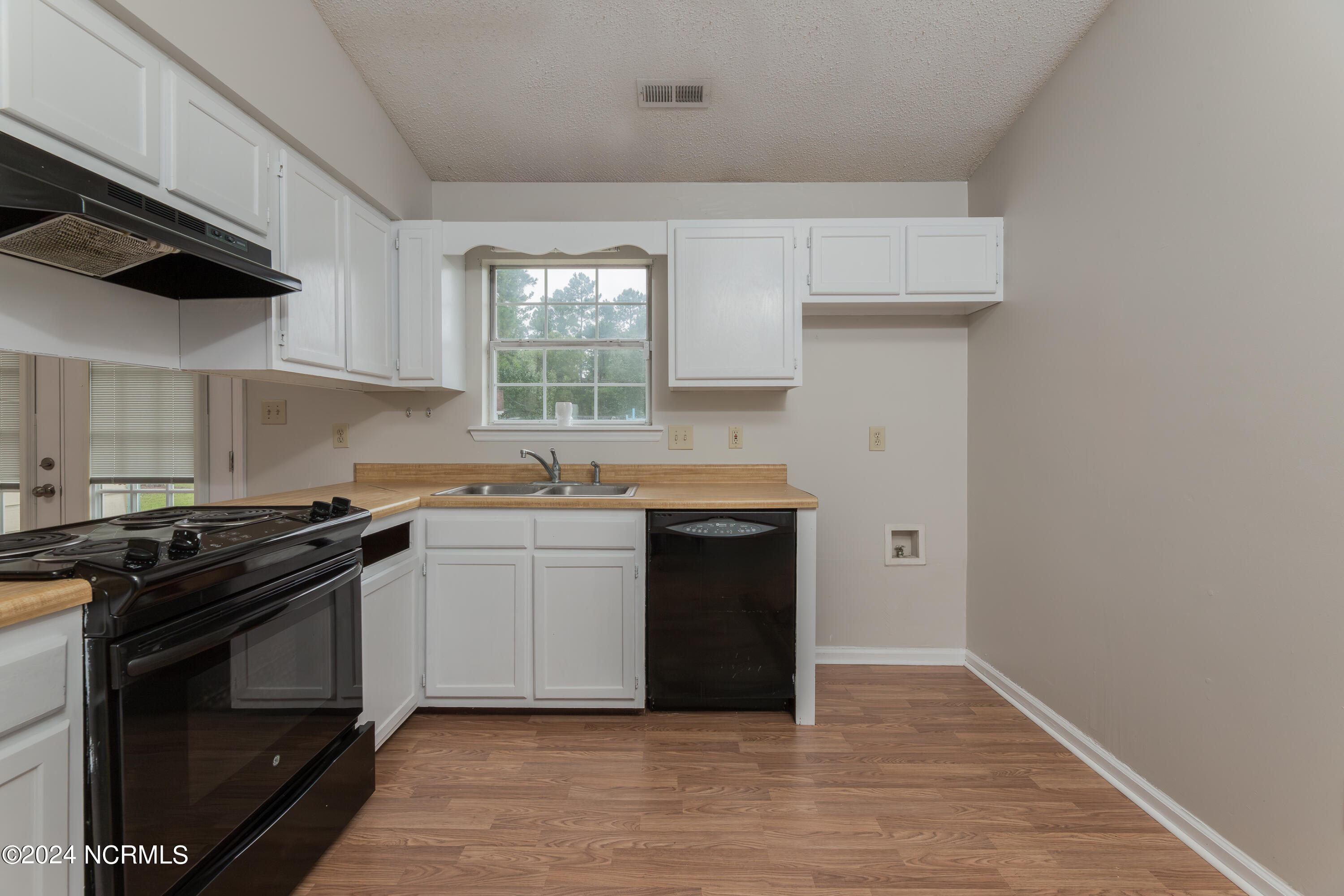 313 Timber Ridge Drive Hubert, NC 28539 - Photo 15 of 55 Kitchen