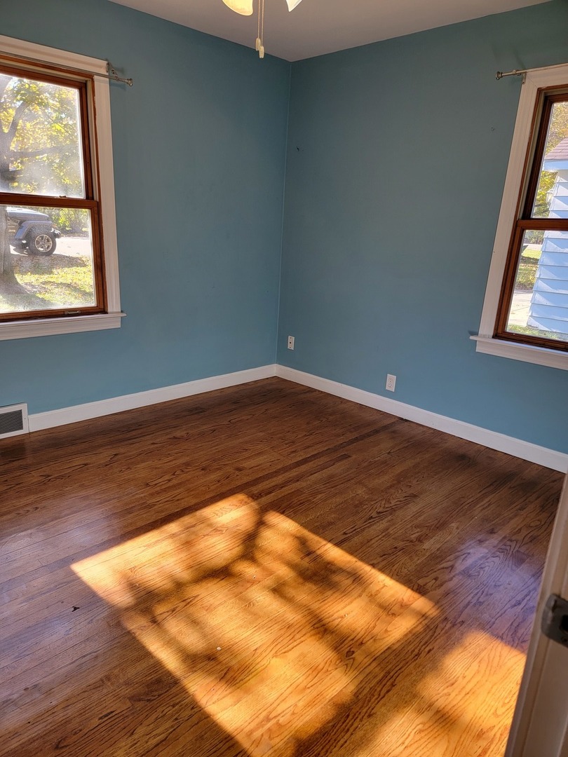 508 Skyline Drive Fox River Grove, IL 60021 - Photo 10 of 24 a view of an empty room and window