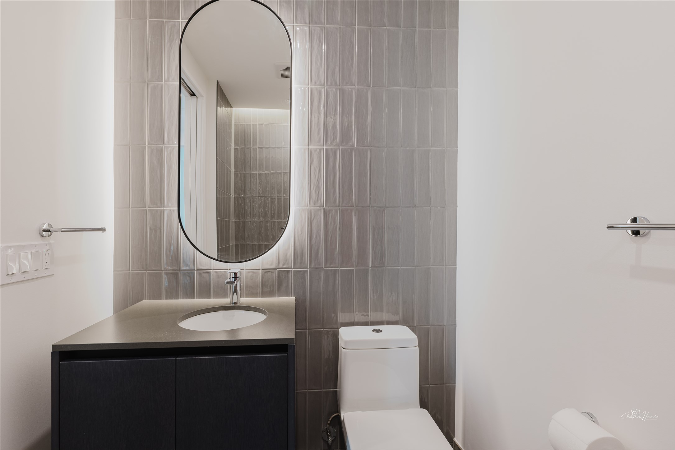 610 Davis Street, Unit 2608 Austin, TX 78701 - Photo 15 of 39 a bathroom with a toilet a sink and mirror