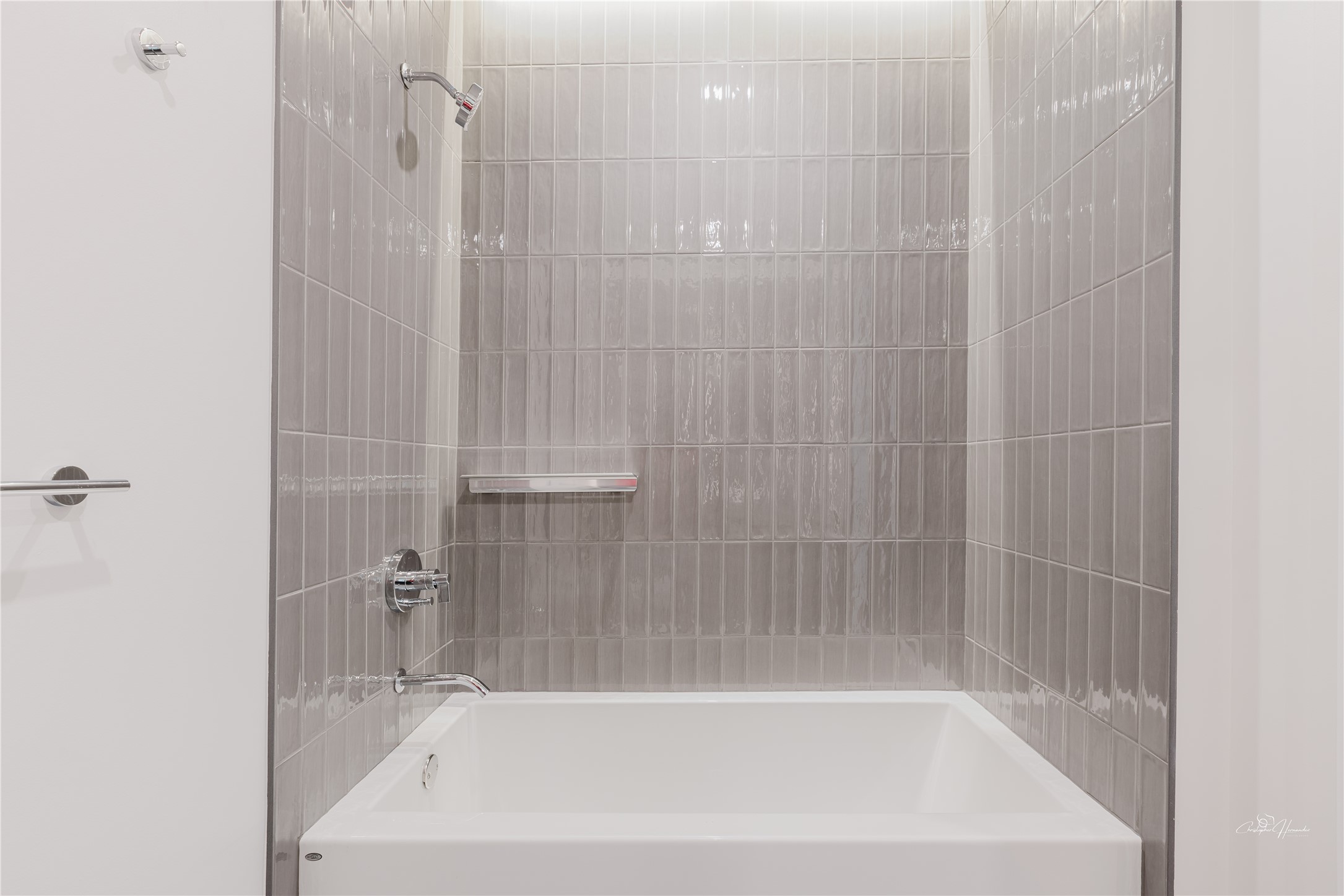 610 Davis Street, Unit 2608 Austin, TX 78701 - Photo 16 of 39 a close up of a bathtub in a bathroom