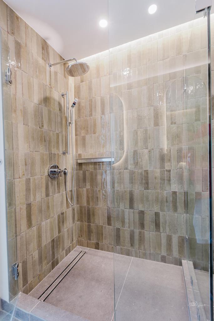 610 Davis Street, Unit 2608 Austin, TX 78701 - Photo 7 of 39 a bathroom with a shower