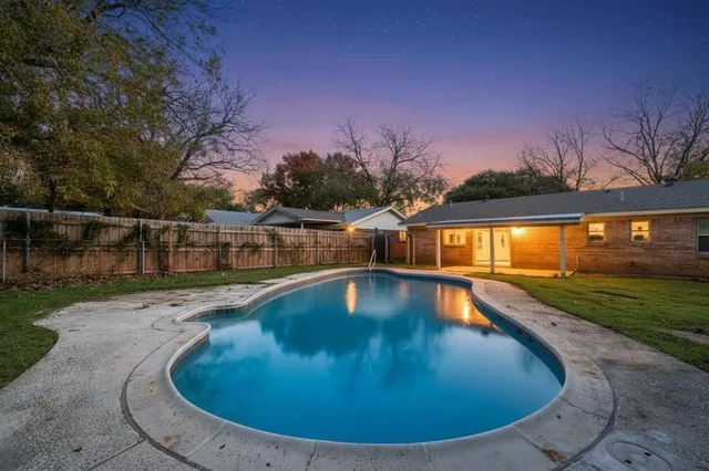 $2,000 | 413 Simmons Drive, Hurst, TX 76053