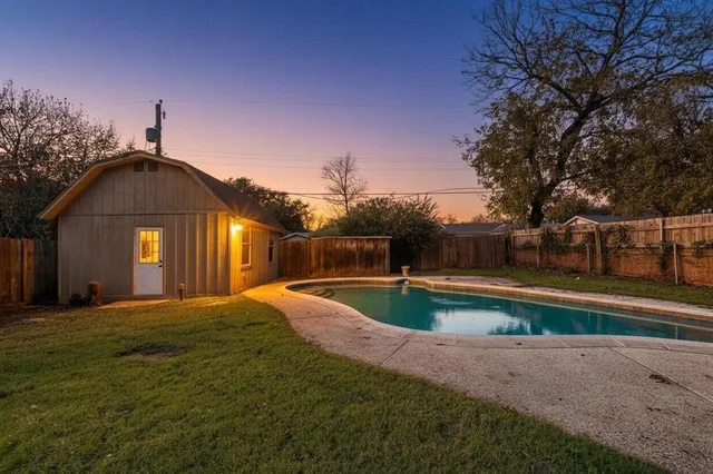 $2,000 | 413 Simmons Drive, Hurst, TX 76053