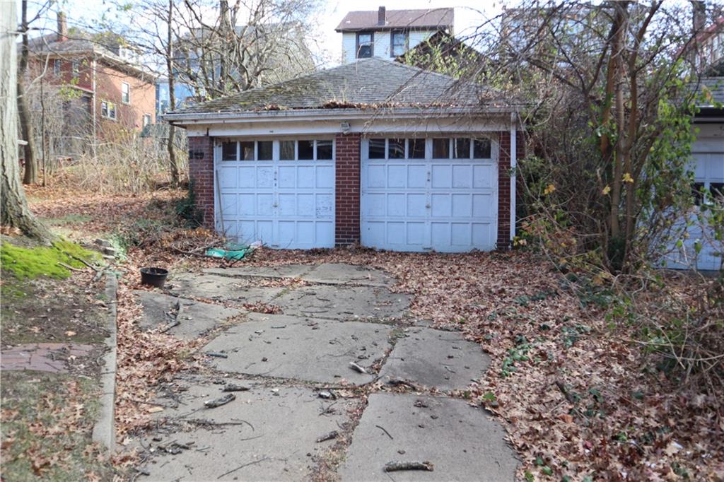 135 Arden Road Pittsburgh, PA 15216 - Photo 3 of 12 Gallery Image 3