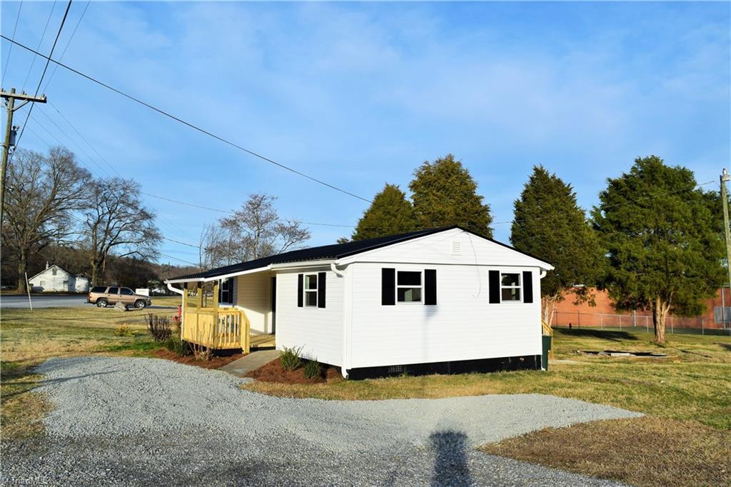 111 Turner Road Mayodan, NC 27027 - Photo 22 of 30 Exterior Right Side