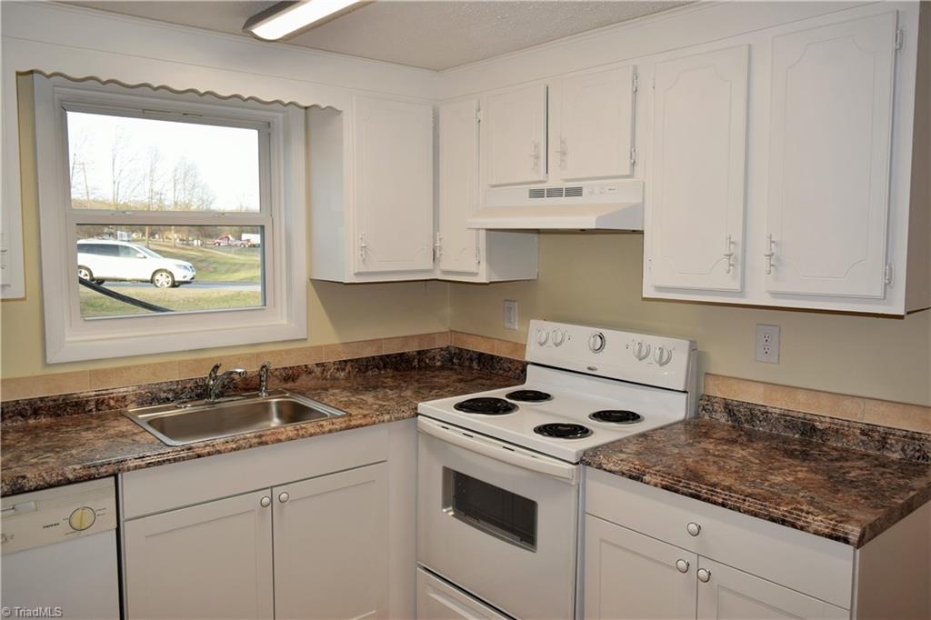 111 Turner Road Mayodan, NC 27027 - Photo 8 of 30 Kitchen