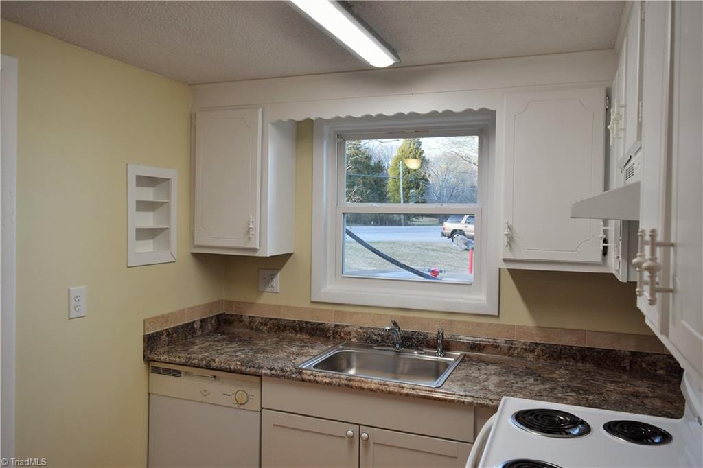 111 Turner Road Mayodan, NC 27027 - Photo 9 of 30 Kitchen