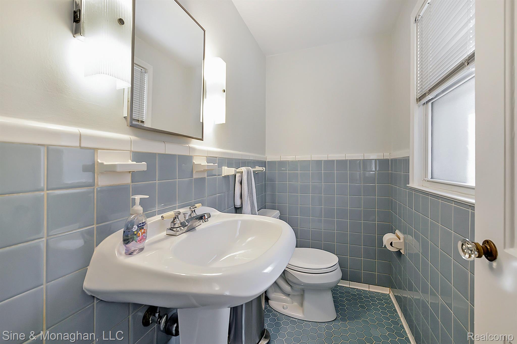 1772 Villa Road Birmingham, MI 48009 - Photo 18 of 46 Tiled half bath