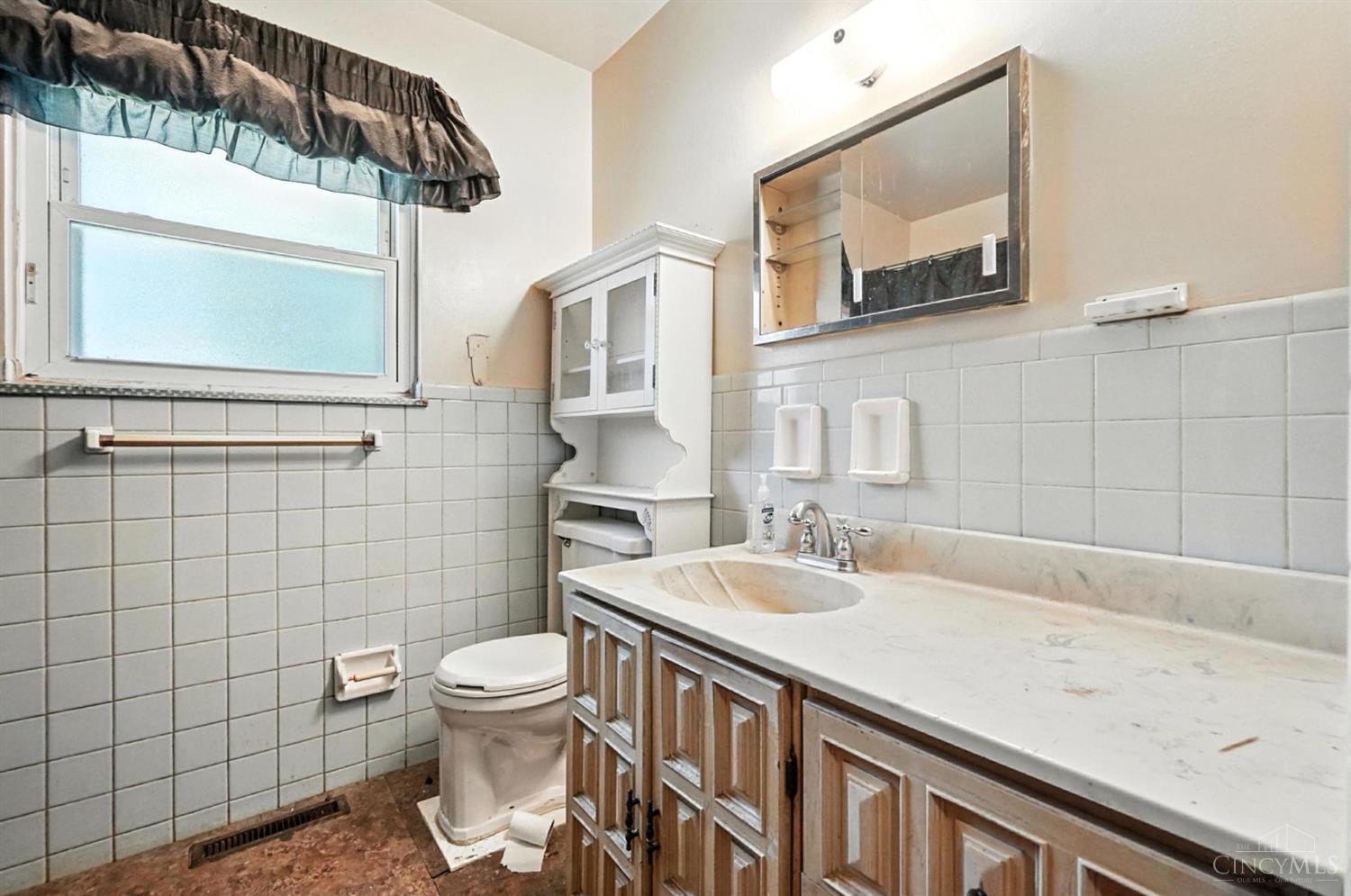 5543 Ehrling Road Cincinnati, OH 45227 - Photo 16 of 28 Gallery Image 16