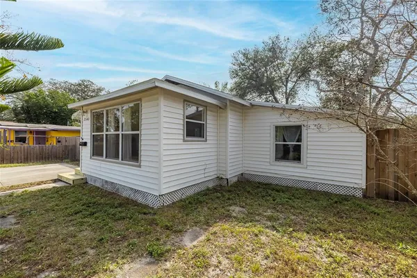 a view of a house with a yard