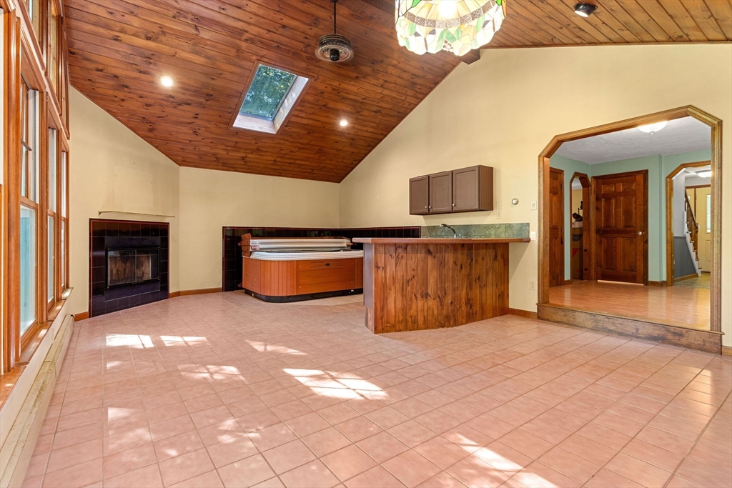 21 Throne Hill Road Groton, MA 01450 - Photo 8 of 33 Gallery Image 8