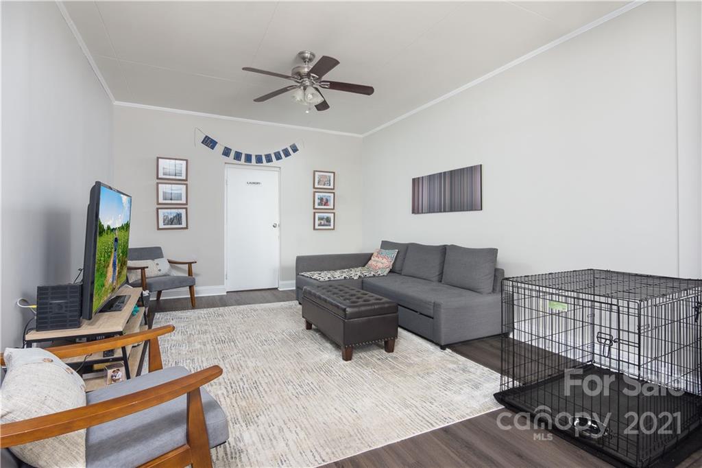 5201 Londonderry Road Charlotte, NC 28210 - Photo 19 of 42 a living room with furniture and a flat screen tv
