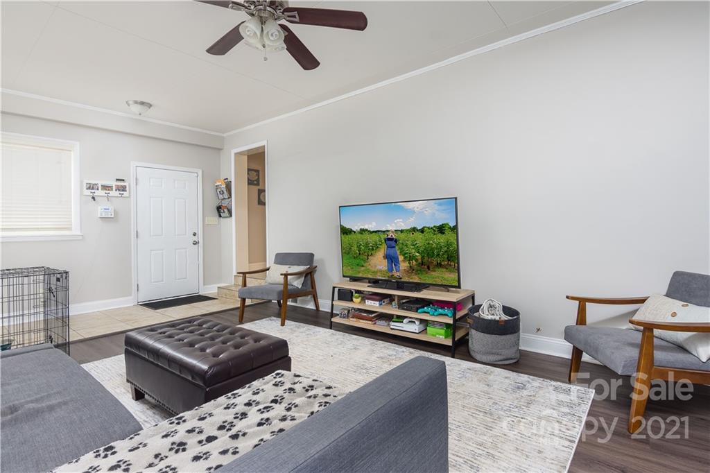 5201 Londonderry Road Charlotte, NC 28210 - Photo 21 of 42 a living room with furniture and a flat screen tv