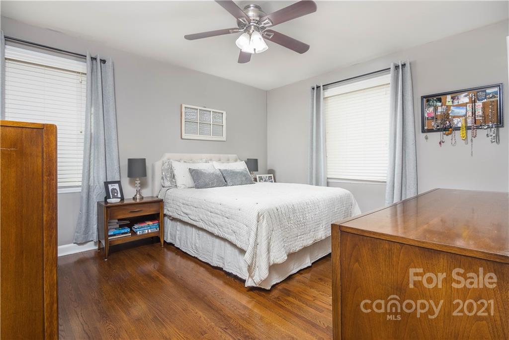 5201 Londonderry Road Charlotte, NC 28210 - Photo 26 of 42 a bedroom with a bed and painting on the wall