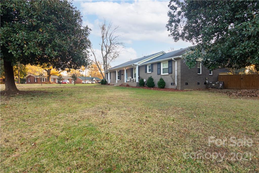 5201 Londonderry Road Charlotte, NC 28210 - Photo 35 of 42 a view of a yard in front of a house