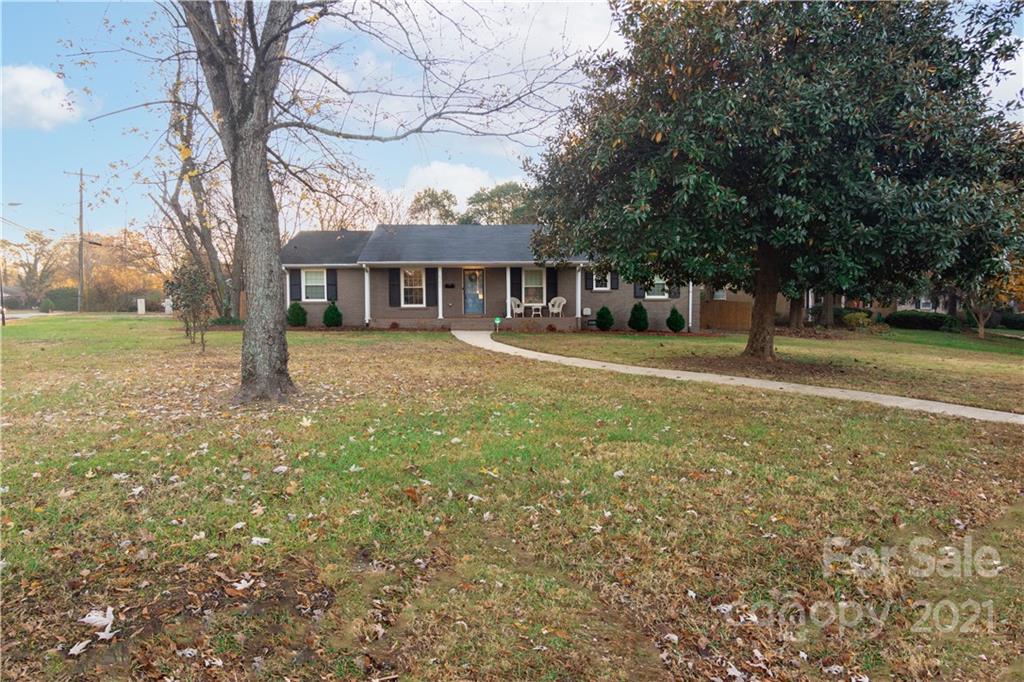 5201 Londonderry Road Charlotte, NC 28210 - Photo 37 of 42 a front view of house with yard and trees