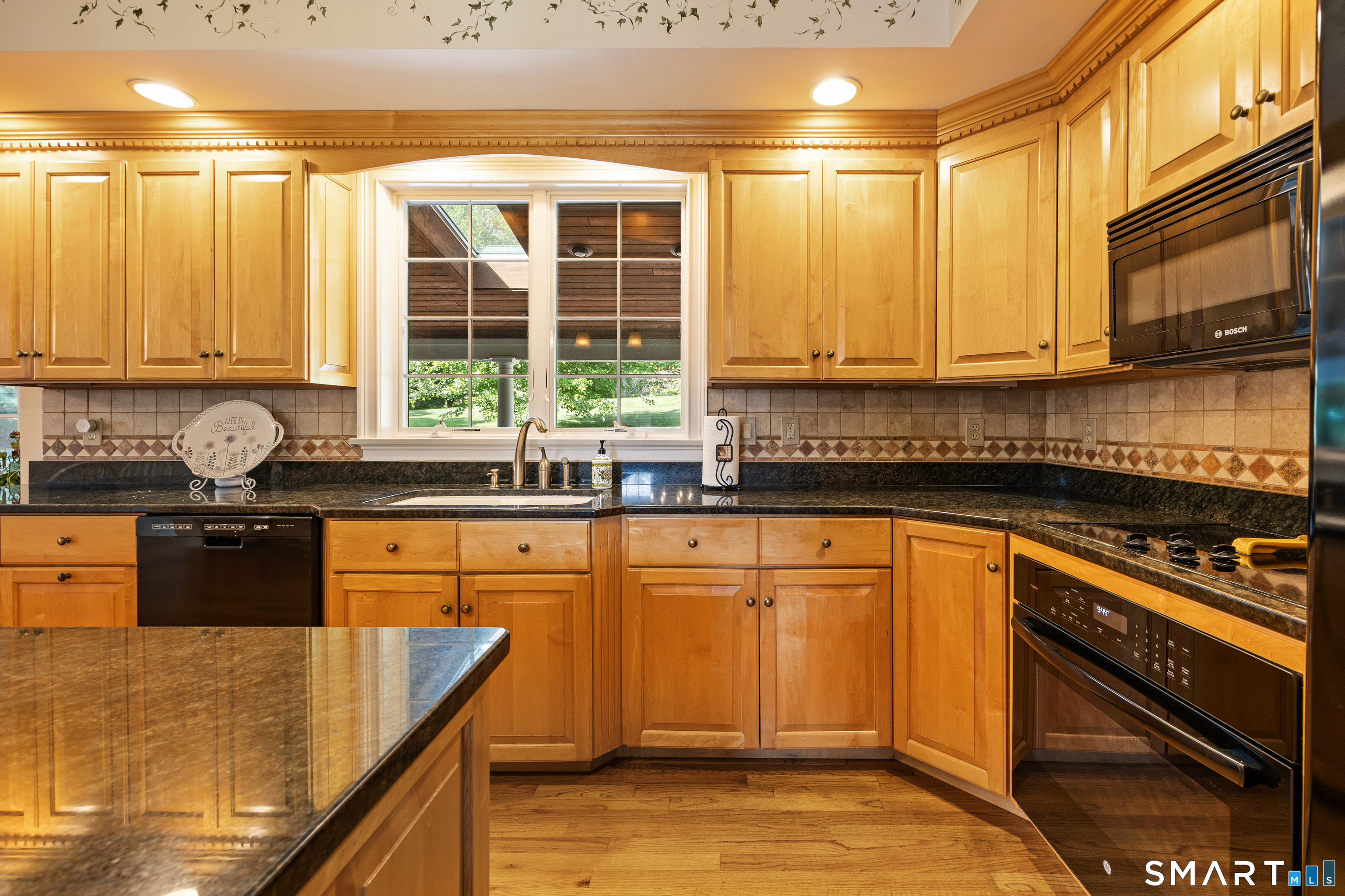 325 Westwood Road Bristol, CT 06010 - Photo 11 of 38