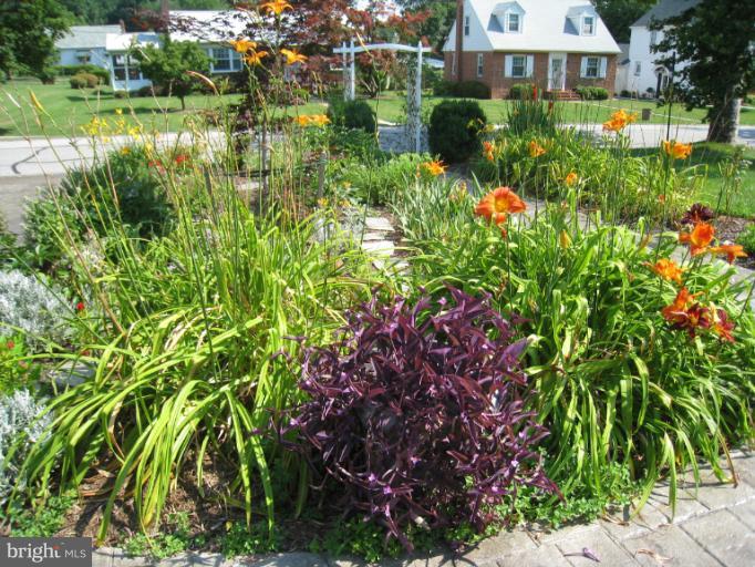 507 Forest View Road Linthicum Heights, MD 21090 - Photo 1 of 16 landscaping