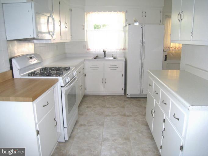 507 Forest View Road Linthicum Heights, MD 21090 - Photo 3 of 16 Kitchen