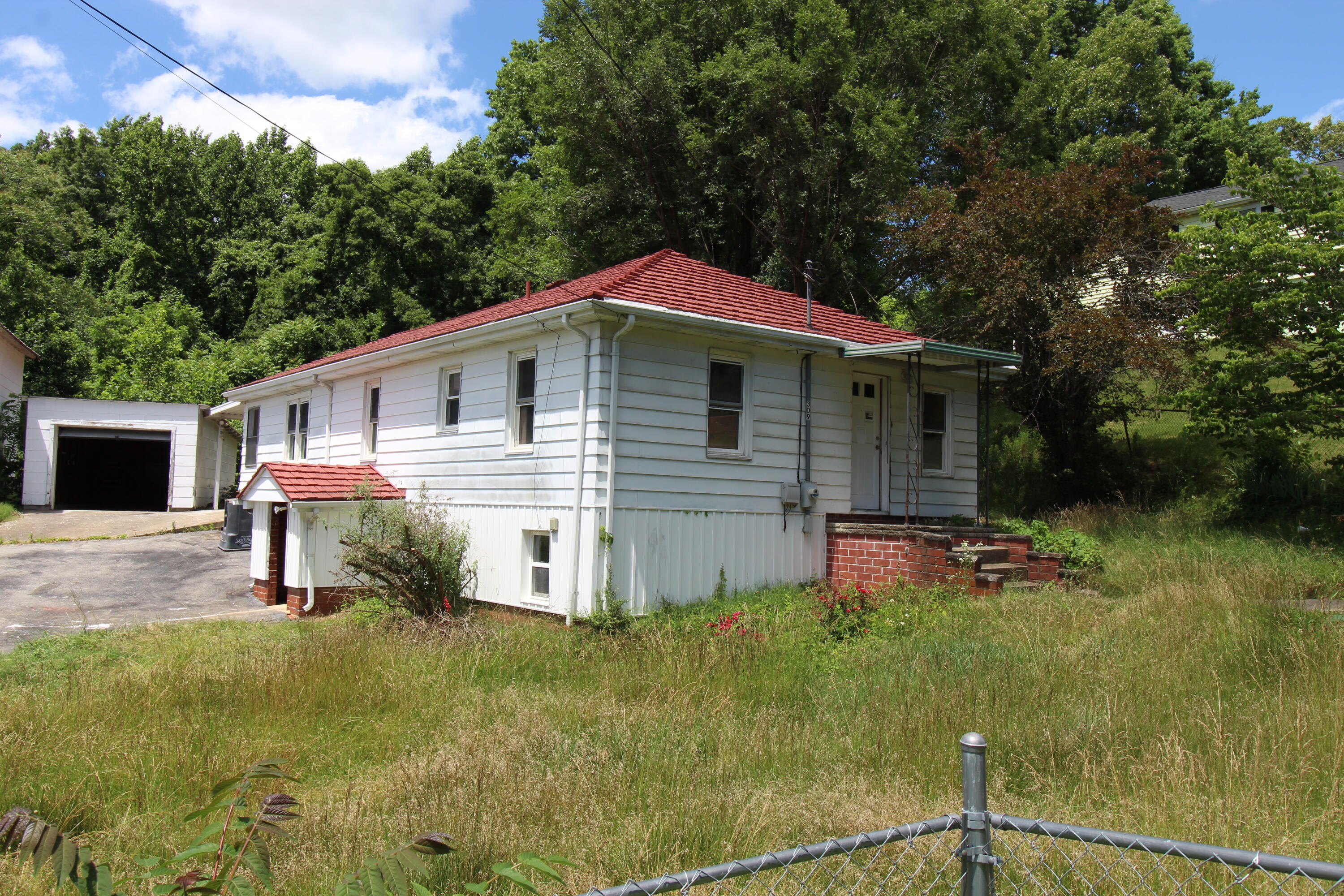 309 Gravely Road Kingsport, TN 37665 - Photo 1 of 33 IMG_7125