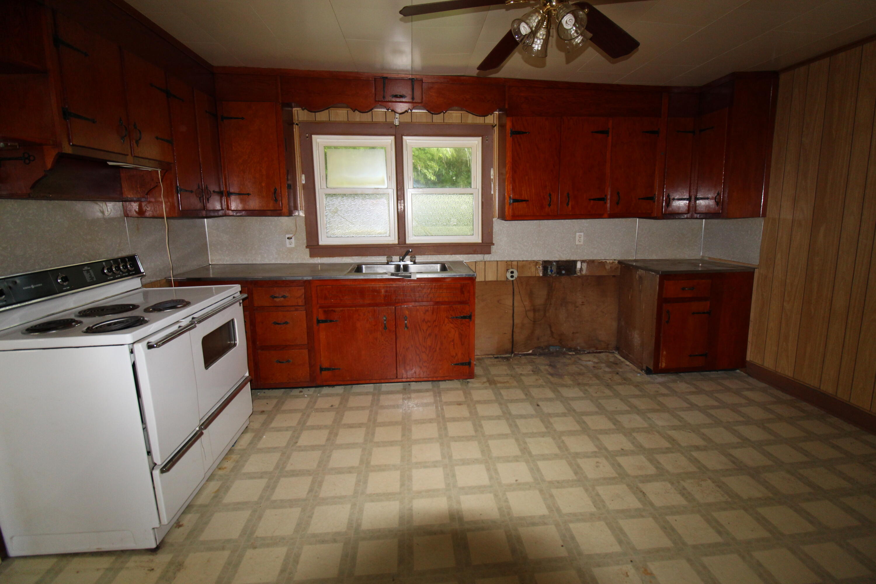 309 Gravely Road Kingsport, TN 37665 - Photo 2 of 33 IMG_7165