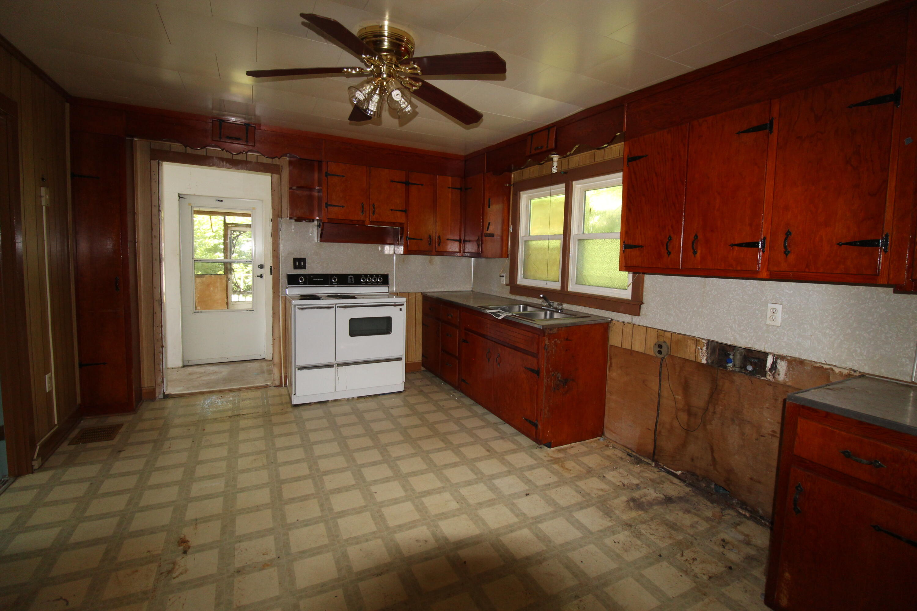 309 Gravely Road Kingsport, TN 37665 - Photo 4 of 33 IMG_7168