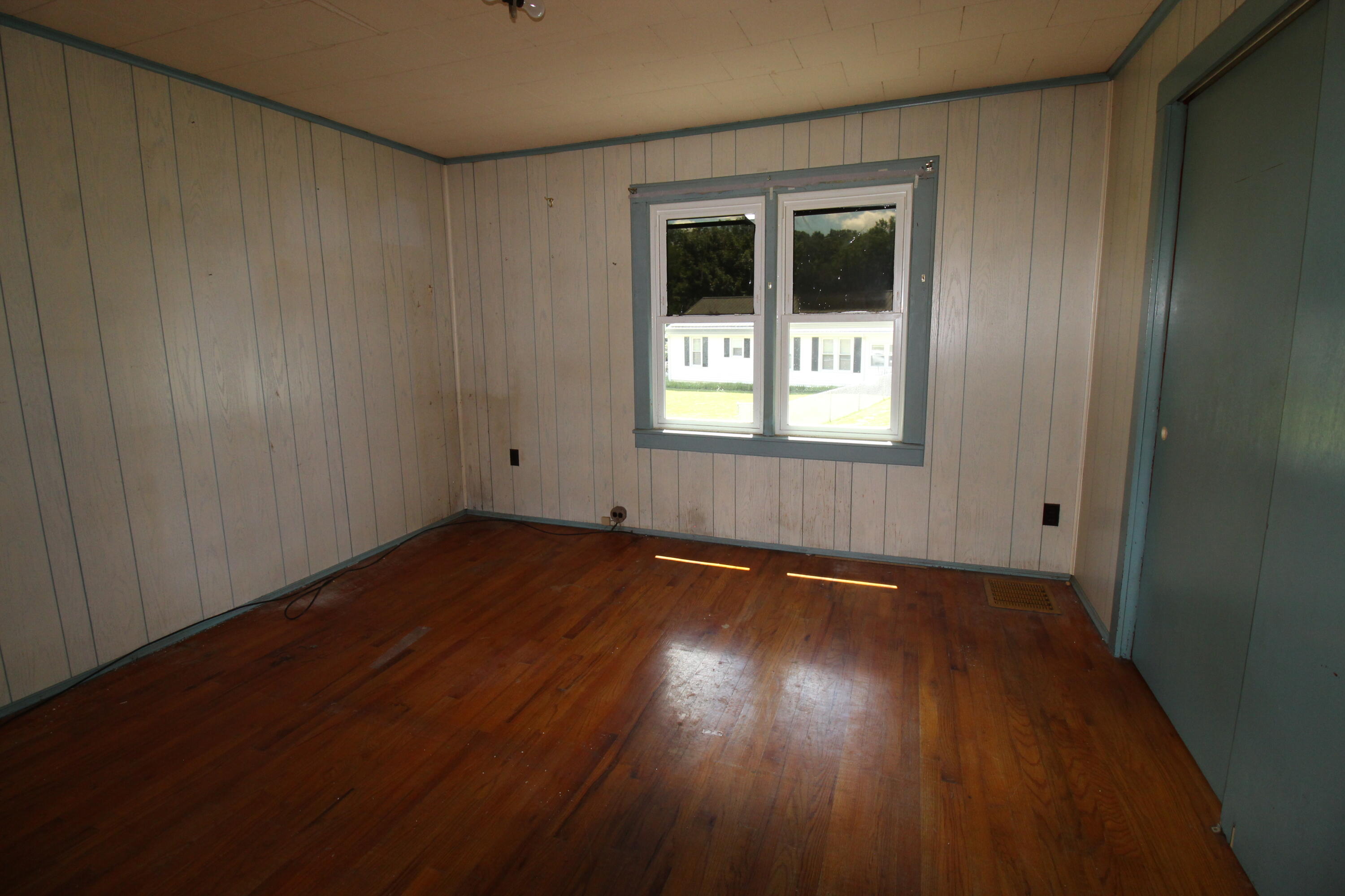 309 Gravely Road Kingsport, TN 37665 - Photo 5 of 33 IMG_7169