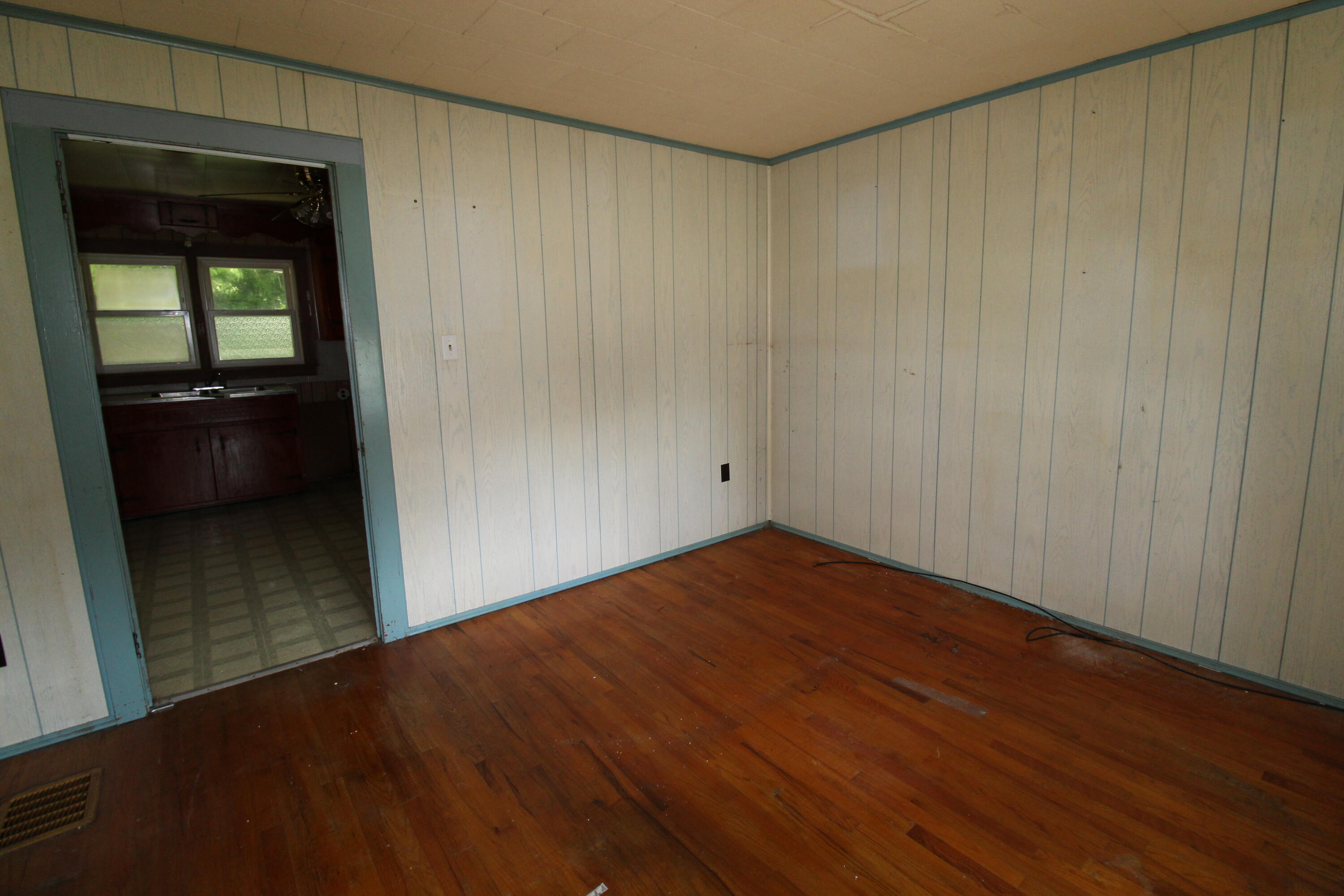 309 Gravely Road Kingsport, TN 37665 - Photo 7 of 33 IMG_7171