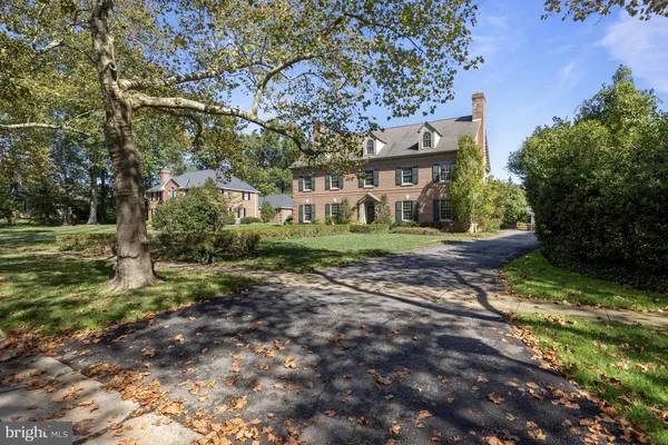 a view of entryway and hall